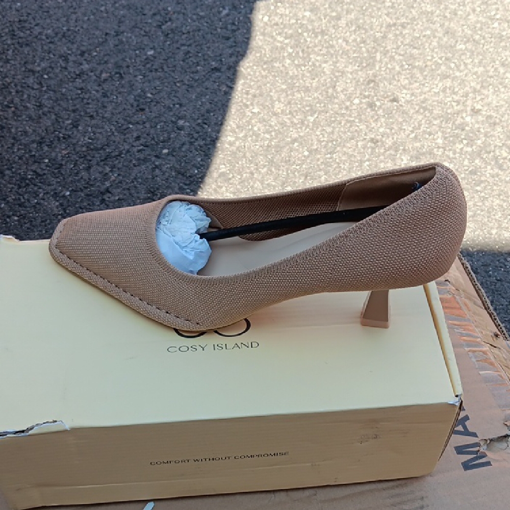 Women's Tan Heels
